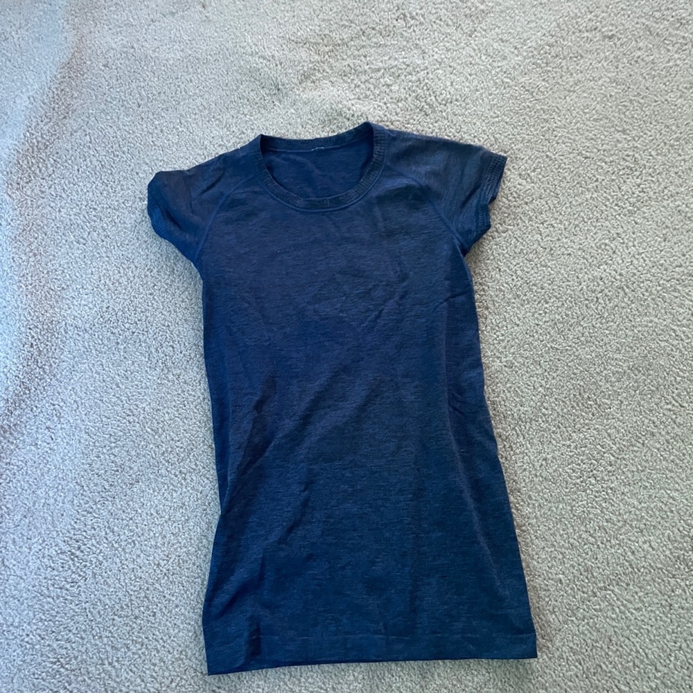 Lululemon swiftly tech blue shirt size 2 (missing tag)